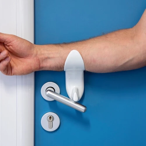 Accionador de puerta sin contacto | Práctico